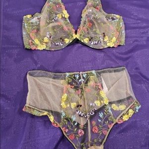 Victoria’s Secret Dream Angels NWT Sheer Floral Embroidered set 36DDD/Med thong